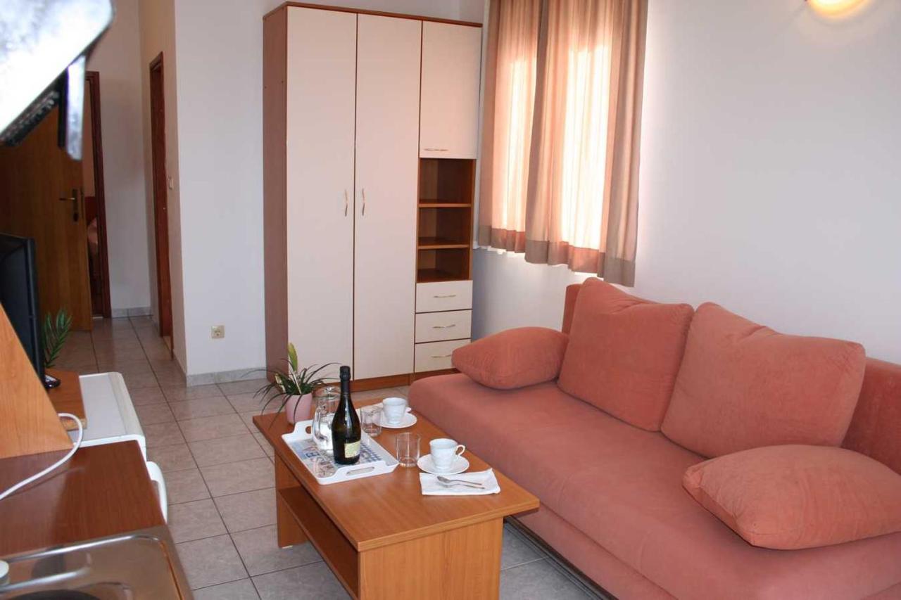 Villa Dvor Apartments Omis Exterior photo