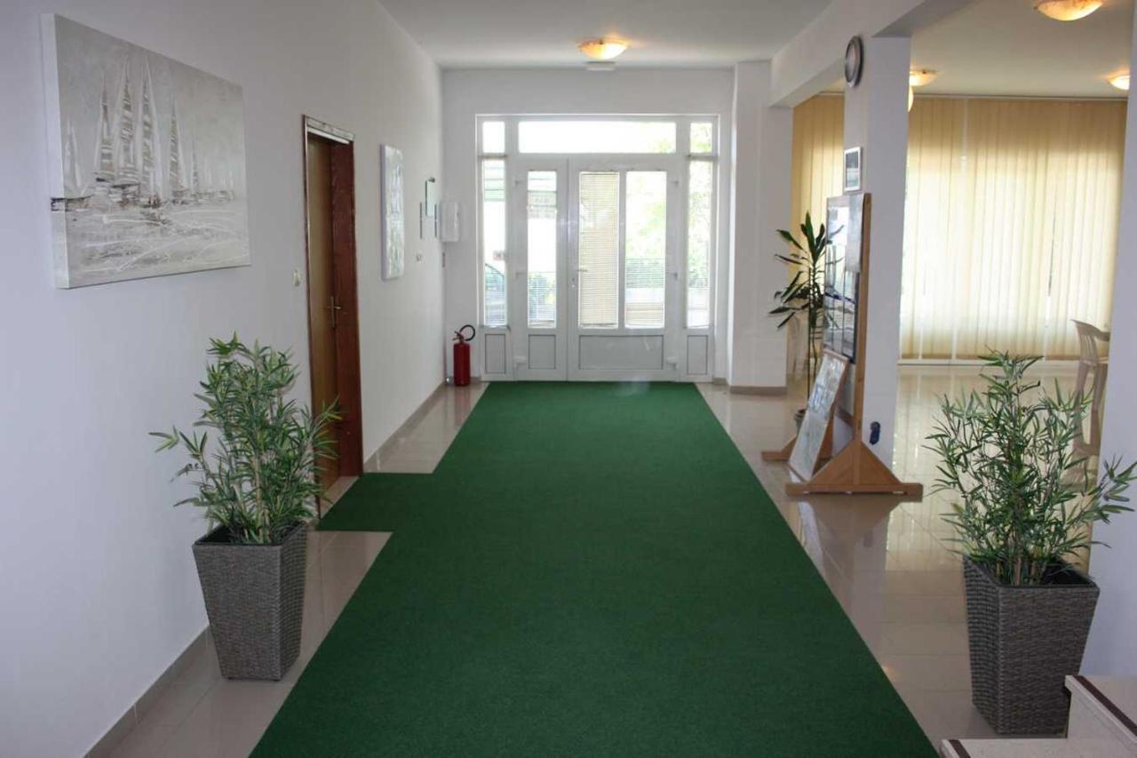 Villa Dvor Apartments Omis Exterior photo