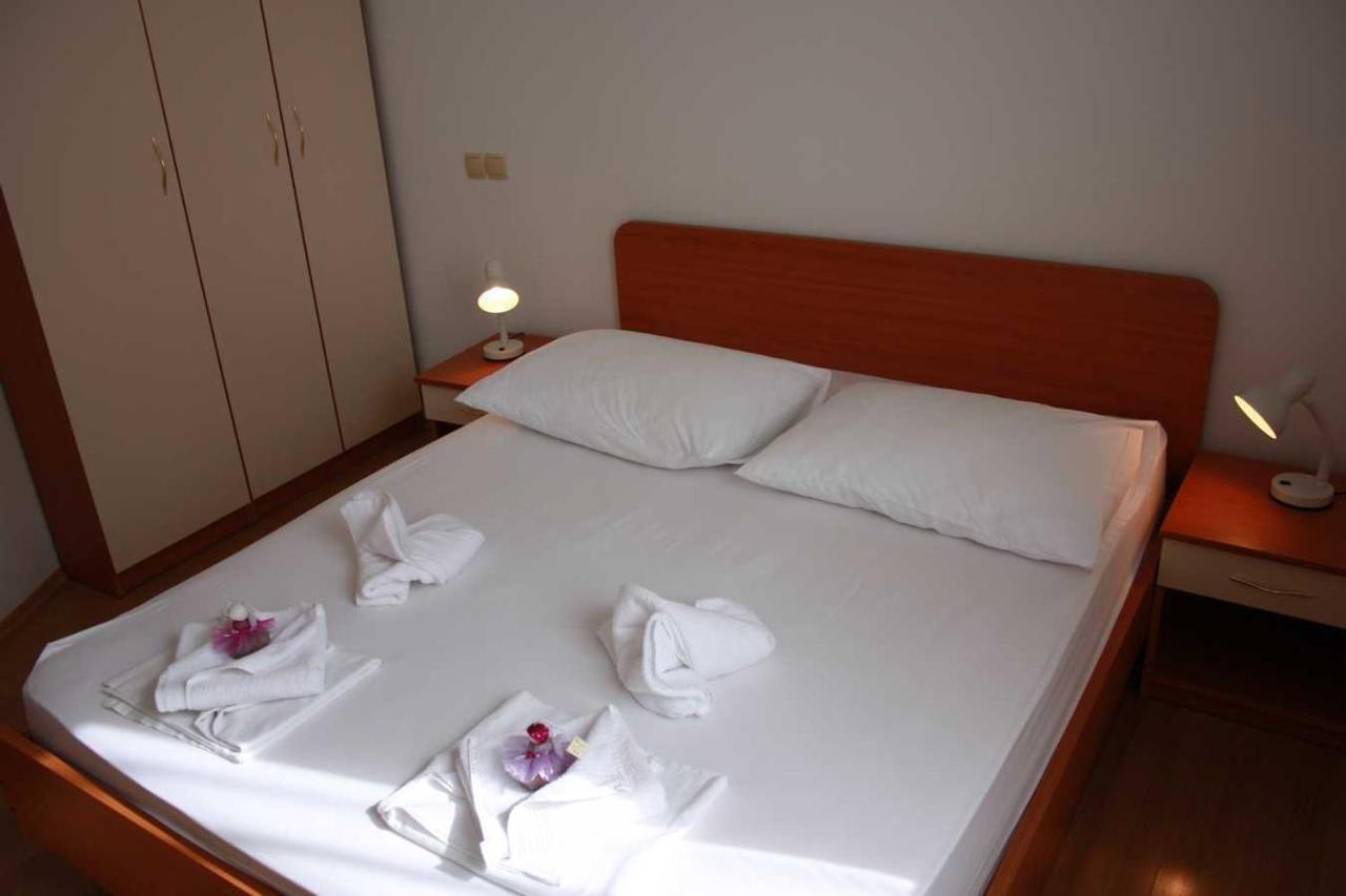 Villa Dvor Apartments Omis Exterior photo